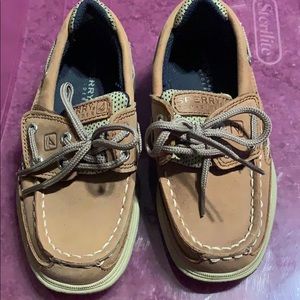Sperry’s top-slider youth boys us size 9 shoes.